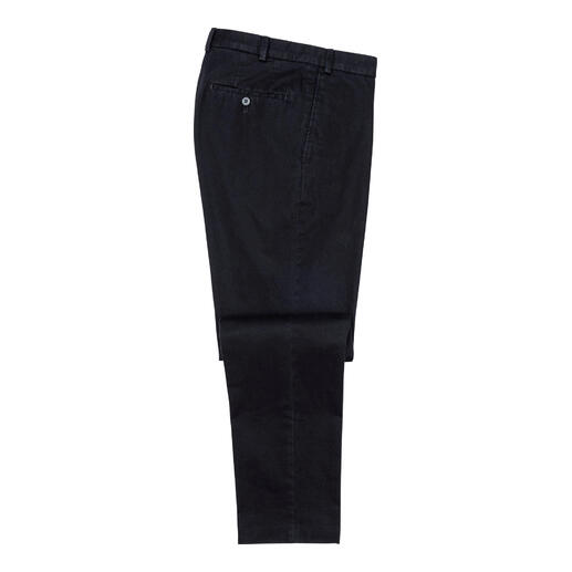 Vue latérale d'un pantalon chino noir Hiltl Allwetter-Thermo