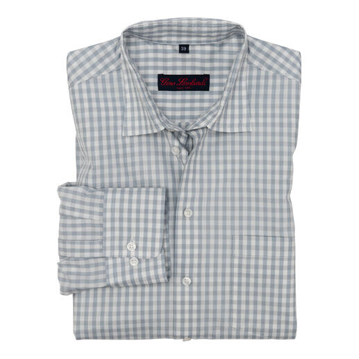 Chemise en soie Vichy pliée avec col et boutons visibles