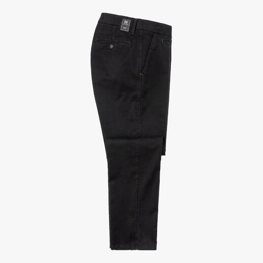 Chino Perma-Black Enfin un chino véritablement résistant à la décoloration. Lavage après lavage.