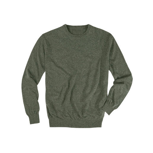 Pull vert foncé dans une forme classique sur fond blanc.