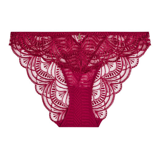 Aubade lingerie vibes, slip en framboise avec de la dentelle fine.