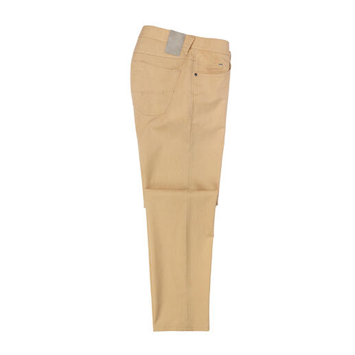Pantalon beige Five-Pocket sur fond blanc.