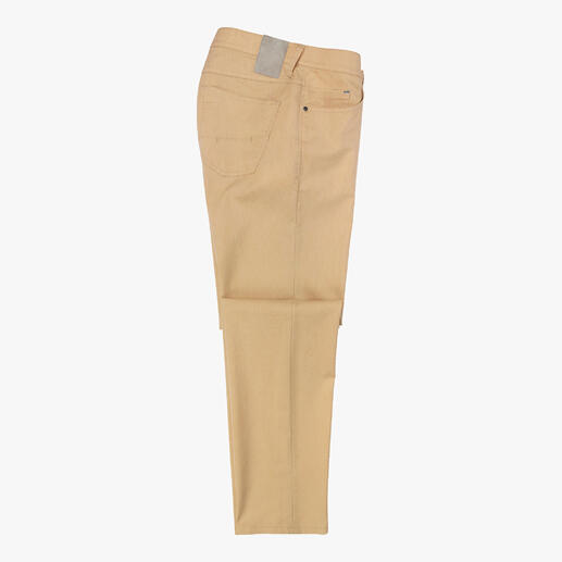 Pantalon beige Five-Pocket sur fond blanc.