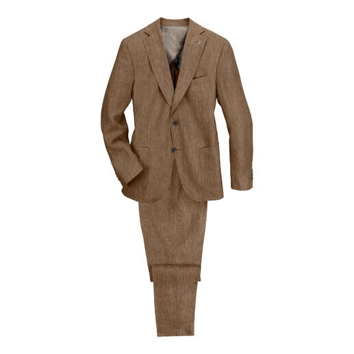 Costume en lin sur fond blanc