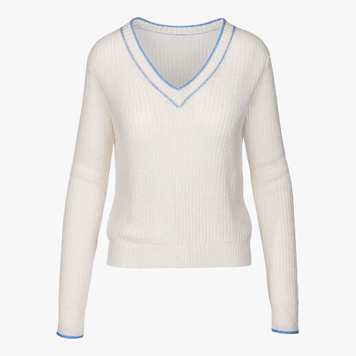 Vue de devant d'un pull en cachemire-lin beige clair avec décolleté en V.