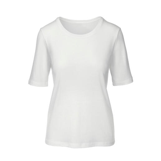 T-shirt blanc en Tencel™ à manches courtes et col rond sur un modèle.