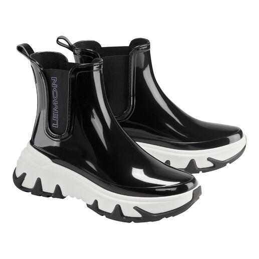 Bottes Chelsea Lemon Jelly noires et blanches avec une surface brillante.