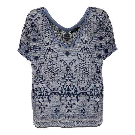 Pull à motifs IVKO en bleu sur fond blanc