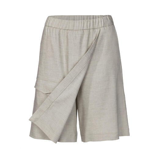 Bermuda cargo beige en lin avec devant drapé