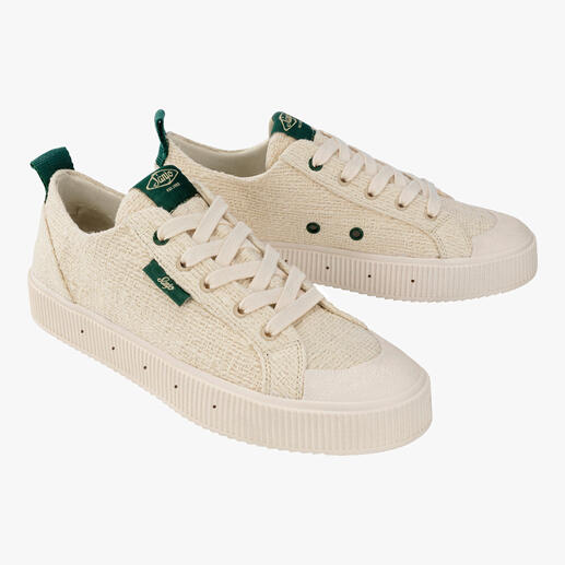 Baskets d'été Sanjo en tweed, vue de face, avec lacets.