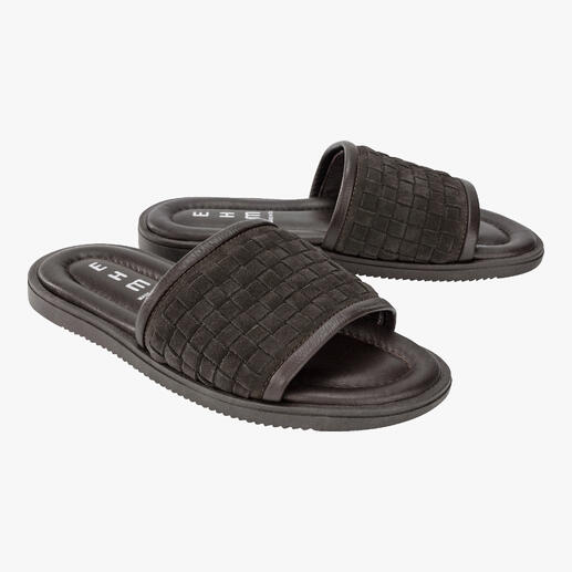 Paire de mocassins en cuir tressé noirs