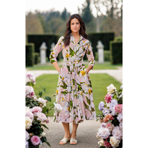 Robe Rosy Tulip Samantha Sung Femme en robe à fleurs Samantha Sung dans un jardin
