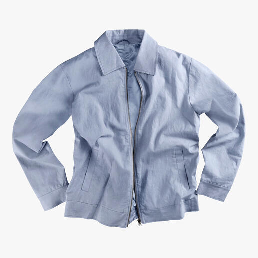 Blouson bleu clair en lin et lyocell, posé à plat.