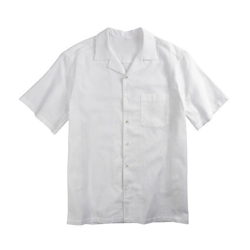 Chemise Panama blanche à manches courtes avec une poche poitrine