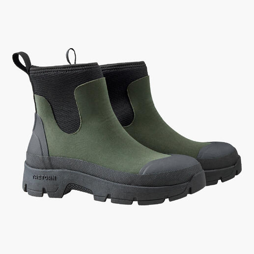Chelsea néoprène Tretorn Confortable, résistante aux intempéries et indéniablement élégante : la chelsea en néoprène. Deux bottes Chelsea en néoprène kaki avec semelle noire.