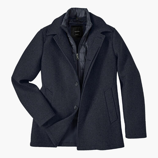 Manteau en laine respirant posé sur une surface plane.