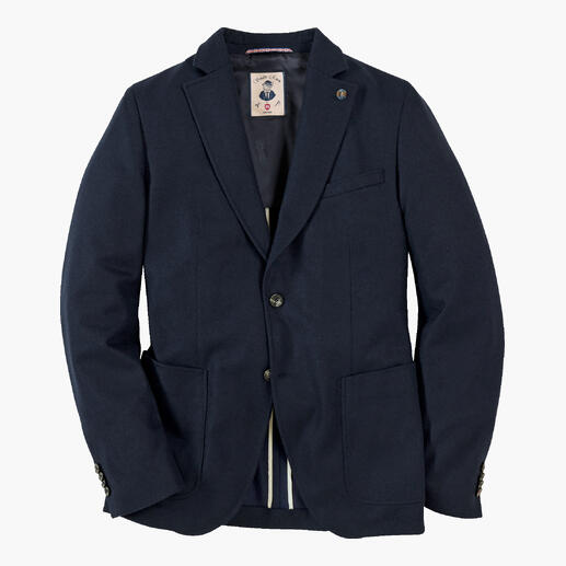 Blazer navy sur fond blanc