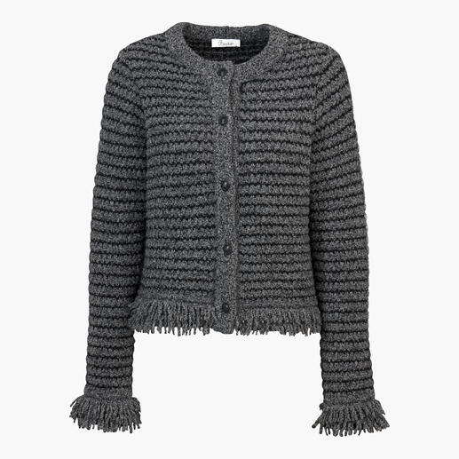 Vue avant de la veste en tricot merino-yak portée ouverte.