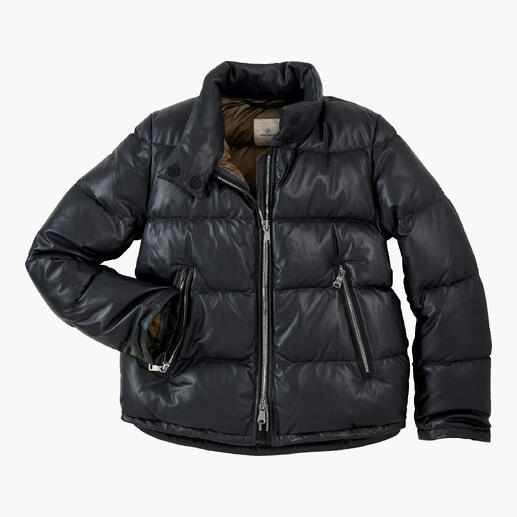 Veste en duvet de mouton noir pour femme, légèrement brillante.