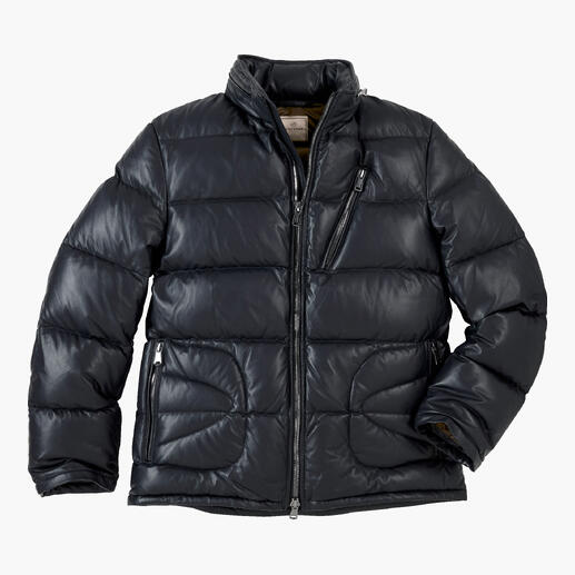 Veste en duvet noir pour homme sur fond blanc.