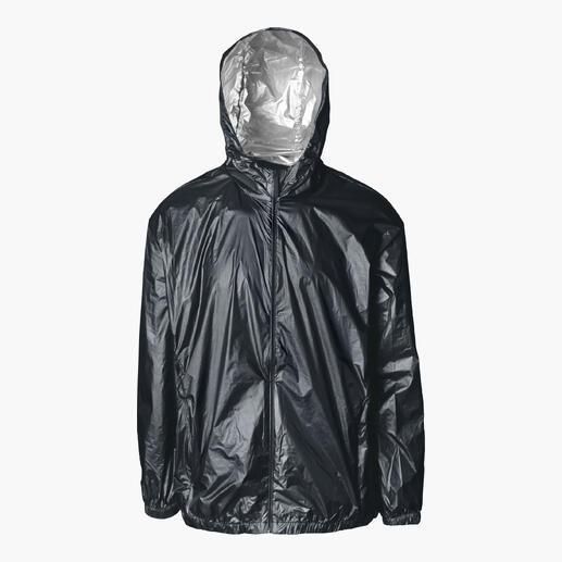 Veste de pluie noire avec capuche, photographiée de face.