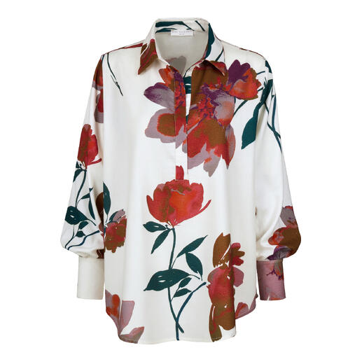 Chemise crème avec motif floral coloré et manches lâches.