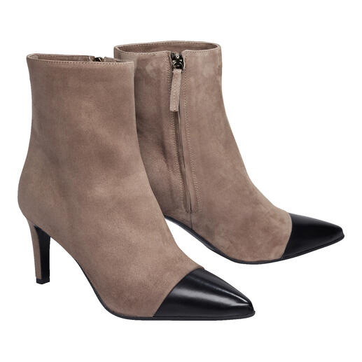 Bottines bicolores camel et noir, vue des deux côtés.