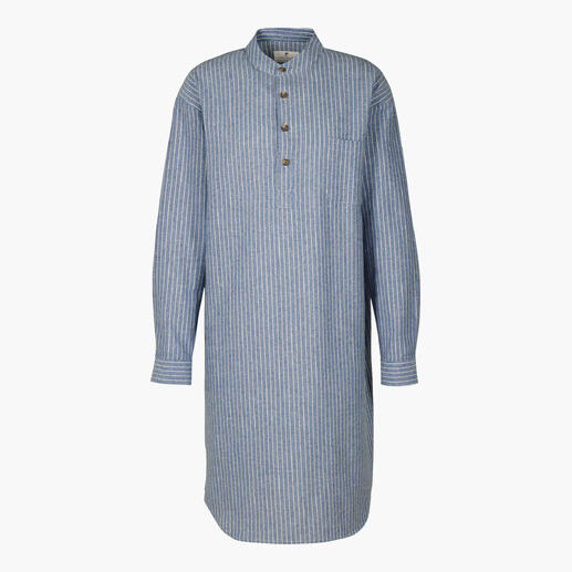 Chemise de nuit en flanelle Grandfather Made in Ireland : la chemise de nuit en flanelle de grand-père, aussi douce, chaude et robuste qu’autrefois. Chemise de nuit bleue Ecru à rayures avec boutons.
