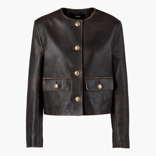 Veste en cuir vintage couture Arma Coupe géométrique, col rond, cuir d’agneau ultra-fin aux bords vintage, boutons dorés. Veste en cuir vintage brune avec boutons et poches.