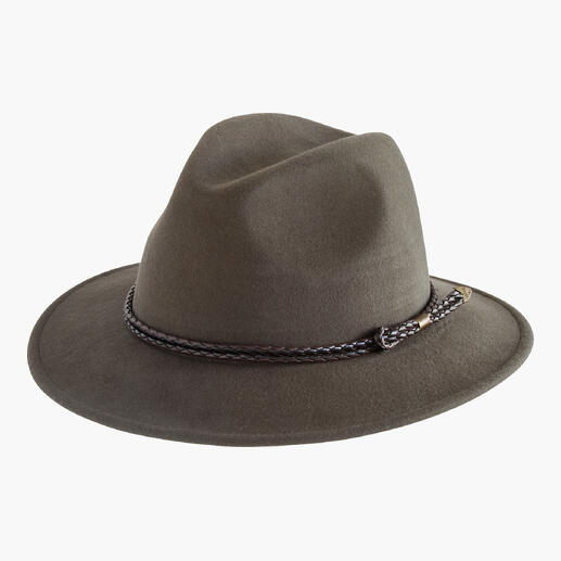 Un chapeau en feutre de laine kaki avec un cordon tressé.