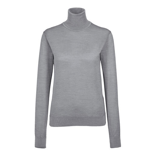 Pull à col roulé gris en matériau fin avec des manches longues.