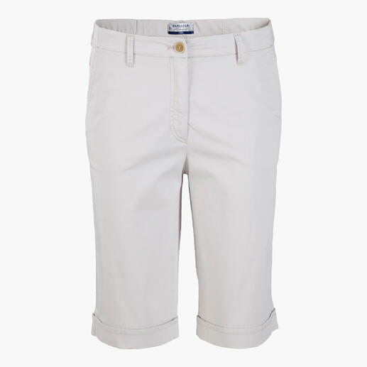 Vue avant des bermudas pearl grey, élégants et décontractés pour l'été.