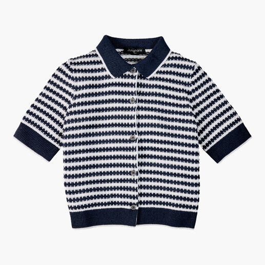 Polo en tricot gaufré bleu-écru, coupé moderne avec des manches courtes.