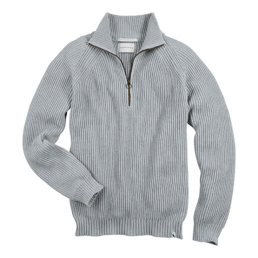 Pull côtelé gris clair avec fermeture éclair, vu de face.