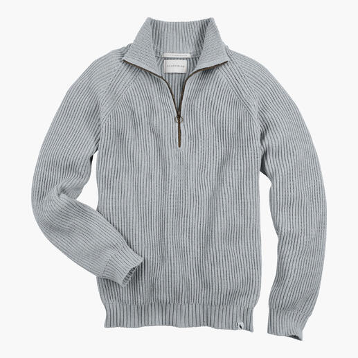 Pull côtelé gris clair avec fermeture éclair, vu de face.