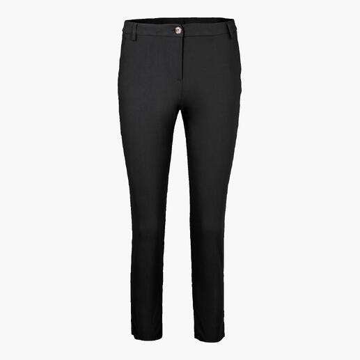 Pantalon stretch noir pour homme sur fond blanc.