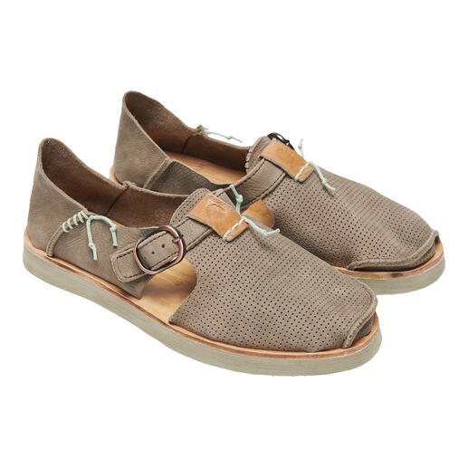 Sneaker-sandale Satorisan en brun, vue de face.