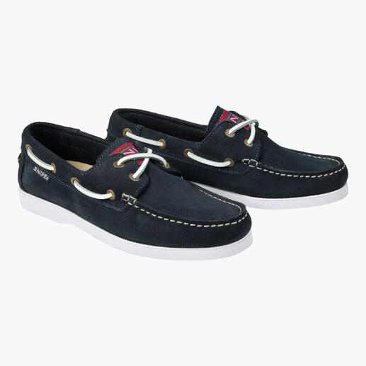 Bateau marine pour femme en taille 36 avec un design classique.