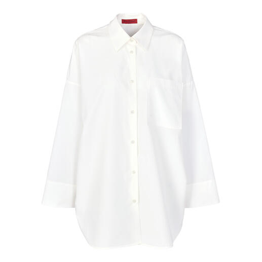 Chemise d'été oversize en blanc avec coupe droite.