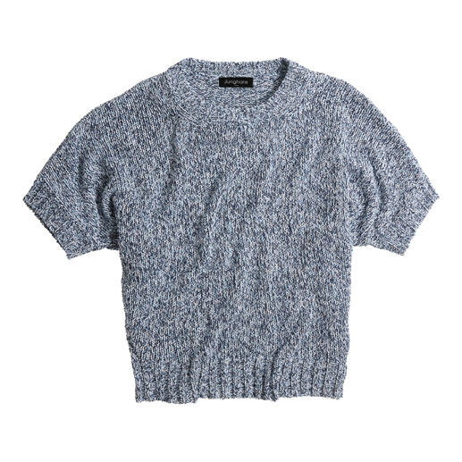 Pull bleu mélangé à manches courtes, structure tricot douce.