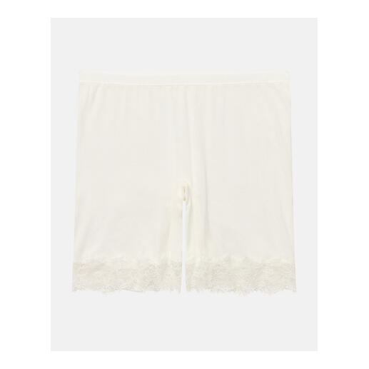 Short noir avec dentelle au bas.