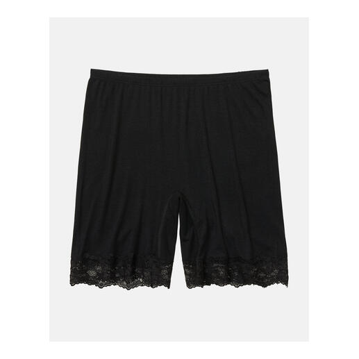Short noir avec dentelle au bas.