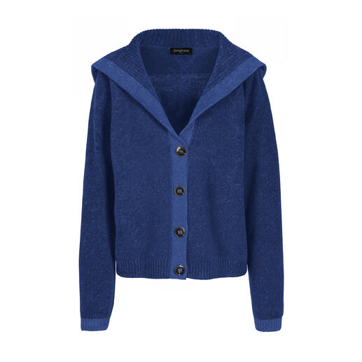 Cardigan marin bleu avec boutons vue de face.