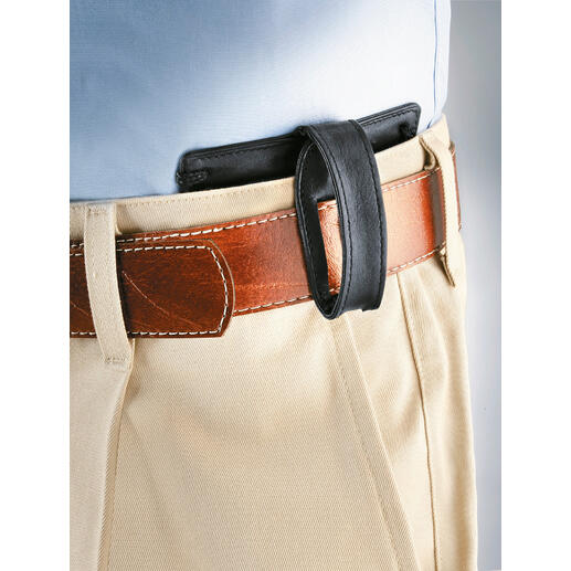 Vous pouvez également fixer cette pochette à votre ceinture. Elle sera toujours invisible, même si vous ne portez qu’une légère chemise d’été.