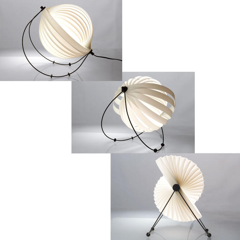 Grâce aux 4 pieds amovibles en plastique sur les arceaux métalliques noirs, vous pouvez déterminer l’inclinaison de la lampe et l’angle d’incidence de la lumière. Lampe design