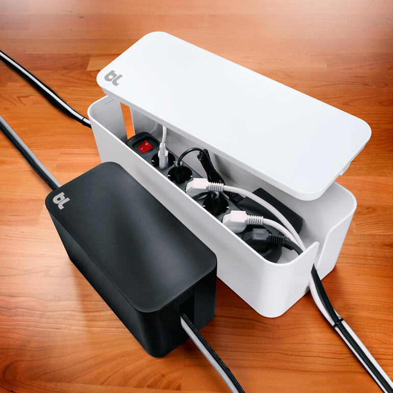 CableBox™ mini en noir et blanc, pratique pour la gestion des câbles.