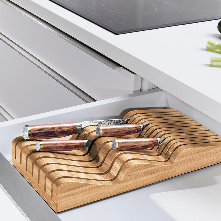 Bloc couteaux Robert Welch® avec des couteaux de haute qualité dans le tiroir.