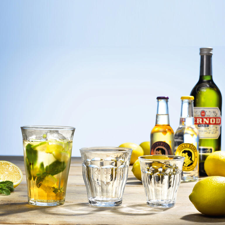 Verres Picardie, ensemble de 6 avec différentes boissons et citrons.
