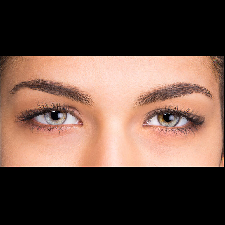 sans Wonderstripes Gros plan d'yeux avec effet lifting après application