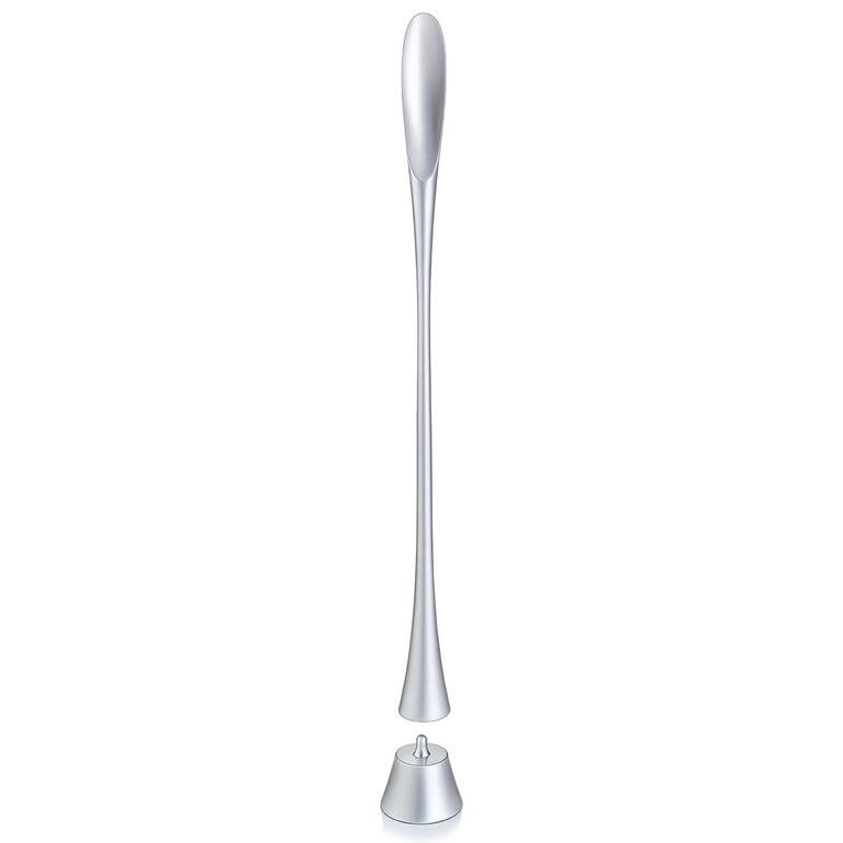 Tire-botte design en forme sculpturale pour une mise en beauté stylée.